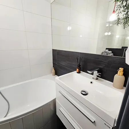 Apartment Zaciszne Atelier, Free Parking Zone, Wi-fi 5g Warschau